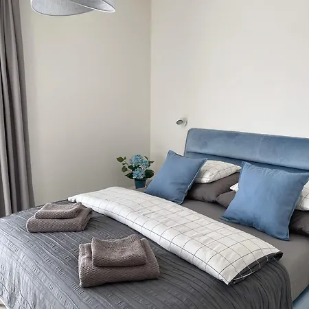 Mega Lux Z Basenem & *