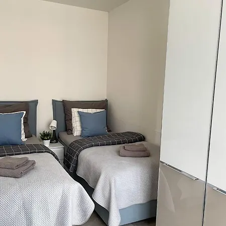 Mega Lux Z Basenem & Z Parkingiem דירה