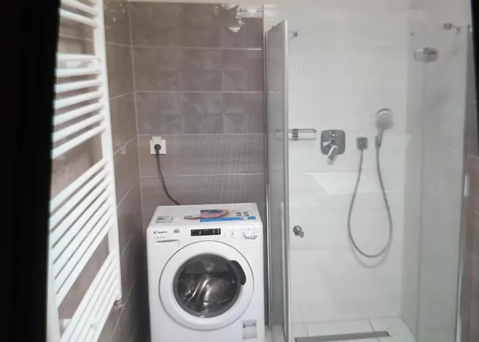 Mega Lux Z Basenem & *