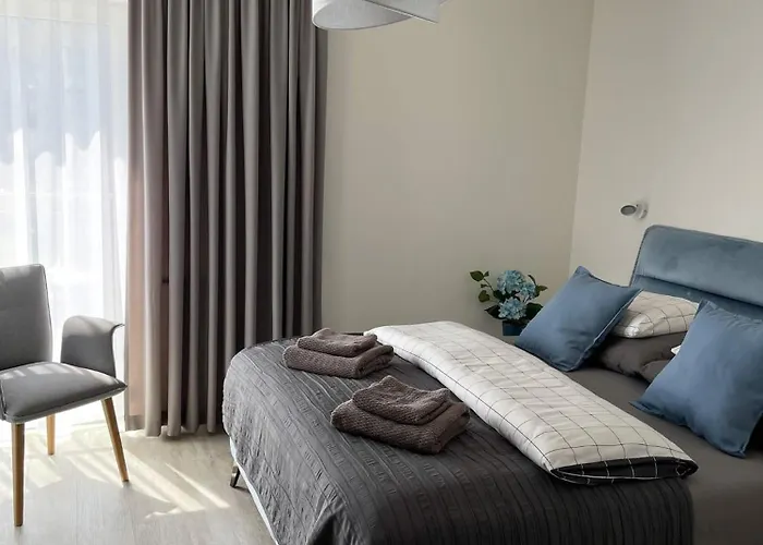 Mega Lux Z Basenem & * シャノジェンティ